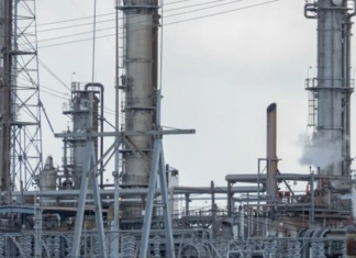 Una nueva refinería en el sur de Texas podría generar empleos, pero también riesgos ambientales.