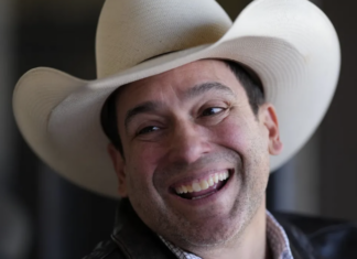 Bobby Pulido confirma que cantará en quinceañeras tras crítica de De La Cruz.