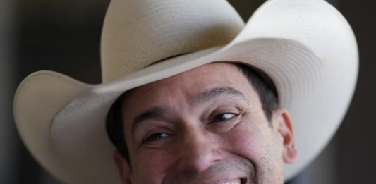 Bobby Pulido confirma que cantará en quinceañeras tras crítica de De La Cruz.