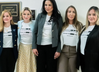 El Congreso ha tomado medidas contra Epstein. Pero los legisladores y las víctimas siguen buscando que se rindan cuentas.