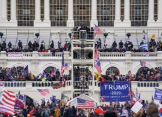 Los manifestantes que protestan en el Capitolio exigen pagos del nuevo fondo de Trump para la “antiarmamentización” a pesar de las críticas.