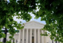 La Corte Suprema ratifica la ciudadanía por derecho de nacimiento, rechazando las limitaciones propuestas por Trump.