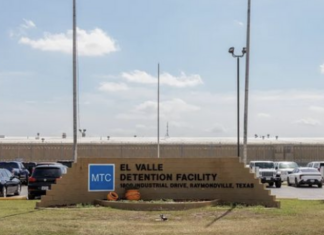Un tribunal federal de apelaciones dictamina que los inmigrantes indocumentados merecen ser escuchados antes de ser deportados.