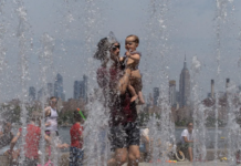 Millones de estadounidenses permanecen bajo alertas de calor y lluvias intensas.