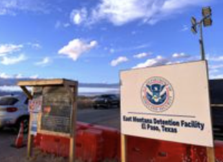 Según un informe, los detenidos en el centro de detención de ICE en El Paso afirman ser golpeados con frecuencia.