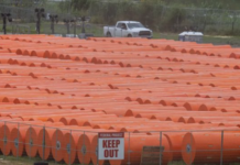 Boyas antiinmigrantes a la deriva en Río Grande cierran temporalmente dos puentes con México.