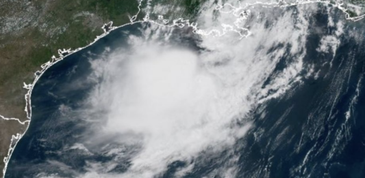 Toca tierra la tormenta tropical “Bertha” en el sureste de Louisiana; se prevén intensas lluvias e inundaciones.