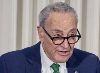Demócratas proponen oficina anticorrupción para frenar abusos de Trump.