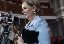 “Sólo los estadounidenses deberían votar en las elecciones”, asegura la senadora Darline Graham.
