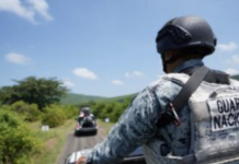 EU alerta a sus ciudadanos por bloqueos de carreteras y actividad delictiva en Michoacán tras la captura del “R1”.