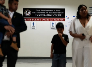 El ritmo vertiginoso de los tribunales de inmigración está provocando un aumento de las órdenes de deportación.