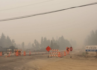 Incendios forestales siguen sin ceder en Canadá y obligan a más evacuaciones masivas.