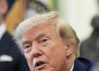 Trump firma dos leyes de inmigración para limitar la ciudadanía por derecho de nacimiento y frenar el “turismo de maternidad”.
