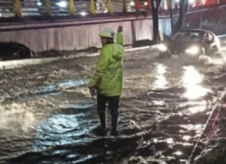 Lluvias paralizan la CDMX: reportan inundaciones, granizo, caída de árboles y desbordamiento del río Magdalena.