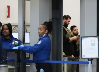 ICE realiza hasta 36 arrestos diarios en aeropuertos, pero aerolíneas se rebelan a operativos.