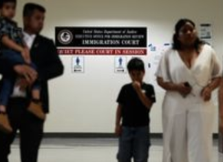 Un bufete de abogados vinculado a la administración Trump rechaza la oferta de representar a niños migrantes.