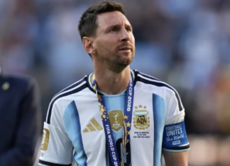 Messi se despide públicamente de su padre y revela que siente dudas de seguir en el fútbol.