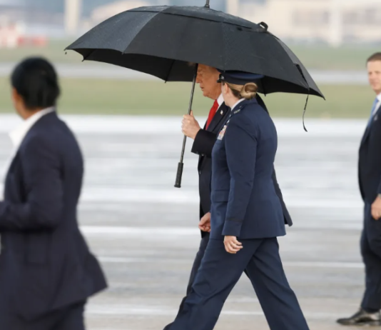 Irán se mofa de Trump tras revelar que escapó en secreto del Air Force One.