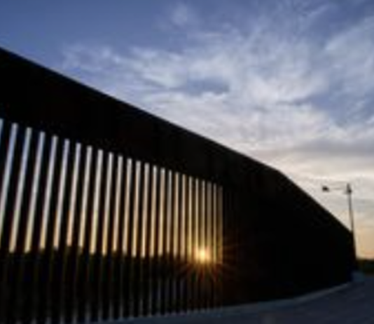 Un juez se niega a impedir que la administración Trump construya un muro fronterizo a lo largo de la reserva tribal.