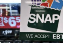 La inscripción en el programa de ayuda alimentaria SNAP está disminuyendo más rápido de lo esperado.