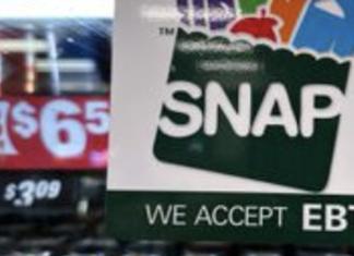 La inscripción en el programa de ayuda alimentaria SNAP está disminuyendo más rápido de lo esperado.