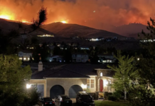 Alerta en Nevada: incendio avanza rápidamente y obliga a evacuar comunidades cerca de Reno.