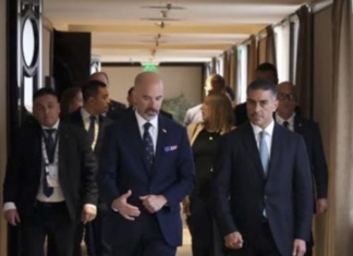 DEA revela colaboración con México para detener a “El Gusano”, operador financiero de Los Chapitos.