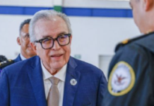 “Necesita pasar por el proceso judicial”: exdirector de la DEA publica foto de Rocha arrestado por el FBI creada con IA.