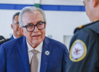 “Necesita pasar por el proceso judicial”: exdirector de la DEA publica foto de Rocha arrestado por el FBI creada con IA.