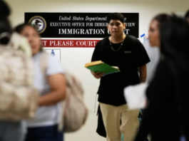 ICE triplica el gasto y destina $57.1 millones a empresas que rastrean inmigrantes.