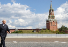 Putin, Trump y Zelenski podrían reunirse sólo para firmar un acuerdo final de paz con Ucrania, dice el Kremlin.