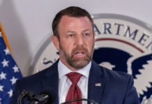 Mullin no descarta presencia de ICE en centros de votación durante las elecciones.