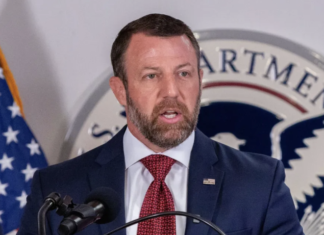 Mullin no descarta presencia de ICE en centros de votación durante las elecciones.
