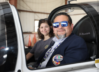 BISD explora una futura trayectoria en aviación a través de la experiencia de vuelo de sus estudiantes.