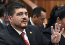 El diputado Zenyazen Escobar fue hallado con una herida de bala en un oído y una pistola entre sus piernas.
