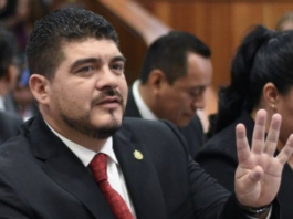 El diputado Zenyazen Escobar fue hallado con una herida de bala en un oído y una pistola entre sus piernas.