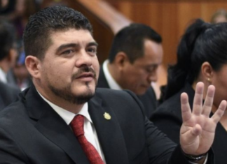 El diputado Zenyazen Escobar fue hallado con una herida de bala en un oído y una pistola entre sus piernas.