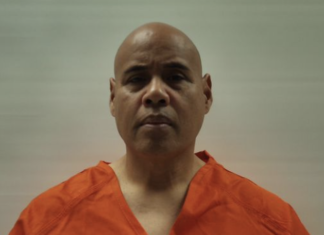 El Departamento de Justicia alega que un agente del ICE mintió sobre el ataque con pala y escoba antes del tiroteo en Minnesota.