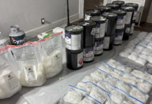 Acusan a seis mexicanos en California de narcotráfico tras el desmantelamiento de dos laboratorios clandestinos de metanfetamina.