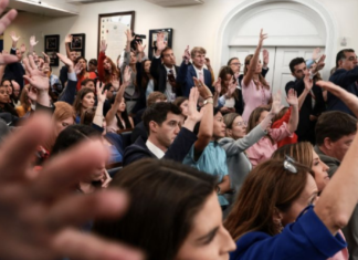 Los medios CNN, MS NOW y Politico emprenderán demanda por negarles el acceso a la Casa Blanca.