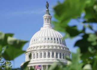 La administración Trump utiliza una facultad excepcional para recuperar casi mil millones de dólares en gastos aprobados por el Congreso.