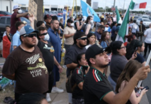 Candidato al consejo municipal de Austin que protestó por el tiroteo de ICE enfrenta cargos por “participación en disturbios”.