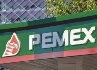 Exportaciones de crudo de Pemex se desploman un 45% en agosto; producción de gasolina avanza un 5%.