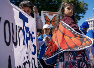 La Casa Blanca frena fin del TPS para 200,000 salvadoreños: DHS ya tenía lista la cancelación.