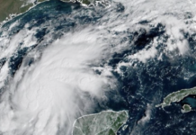 La tormenta tropical “Isaías” se fortalece rápidamente rumbo a Florida; prevén impacto como huracán categoría 3.