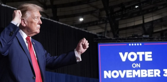 Trump vuelve a prometer $5,000 a los estadounidenses, pero solo 21% cree que cumplirá.