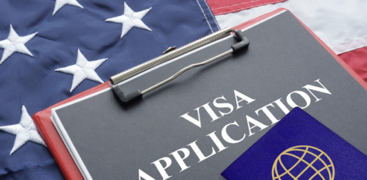 Trump cierra las puertas a familias, estudiantes y trabajadores que buscan llegar legalmente a EE.UU.