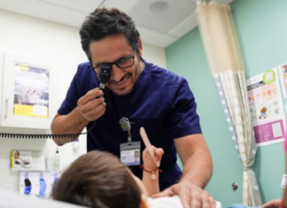 Los recortes de Trum a Medicaid dejan a los refugiados y otros inmigrantes legales sin cobertura médica.