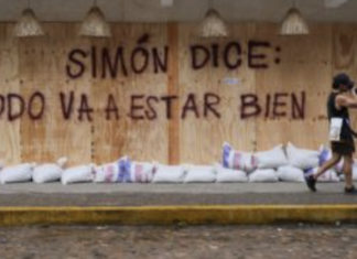 “Simón” baja a huracán categoría 2, pero se mantienen las amenazas de lluvias y oleaje alto en el Pacífico.