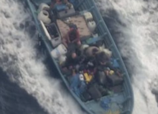 Marina decomisa 1.2 toneladas de cocaína y detiene a seis sujetos en costas de Oaxaca en coordinación con la Guardia Costera de EU.